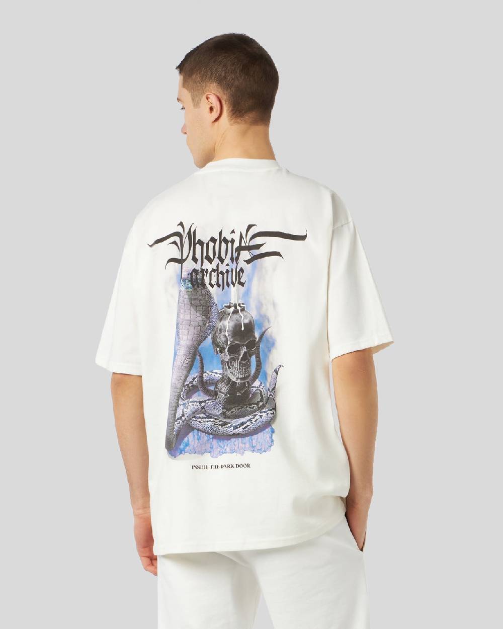 Phobia Archive T-SHIRT BIANCA CON GRAFICA FIERY COBRA VIOLA Promozione