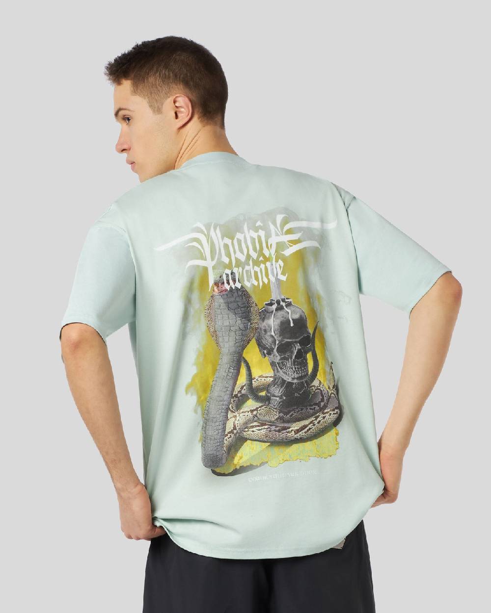 Phobia Archive T-SHIRT AZZURRA CON GRAFICA FIERY COBRA GIALLA Spedizione Gratuita