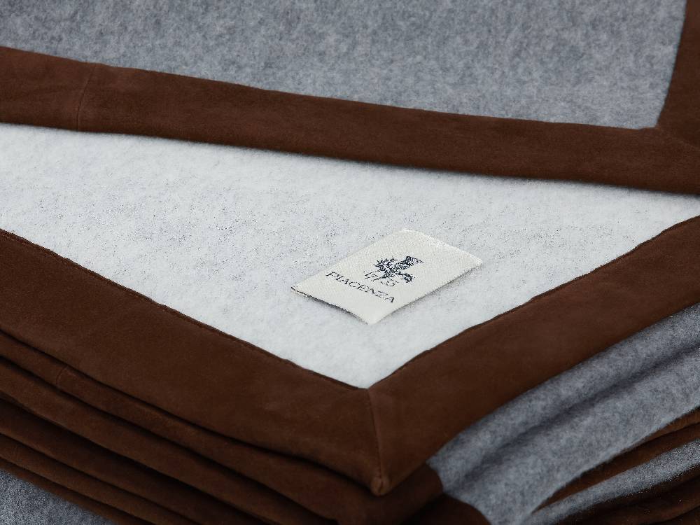 Piacenza 1733 Polluce - Coperta grigia bordata 4 lati Acquista Ora