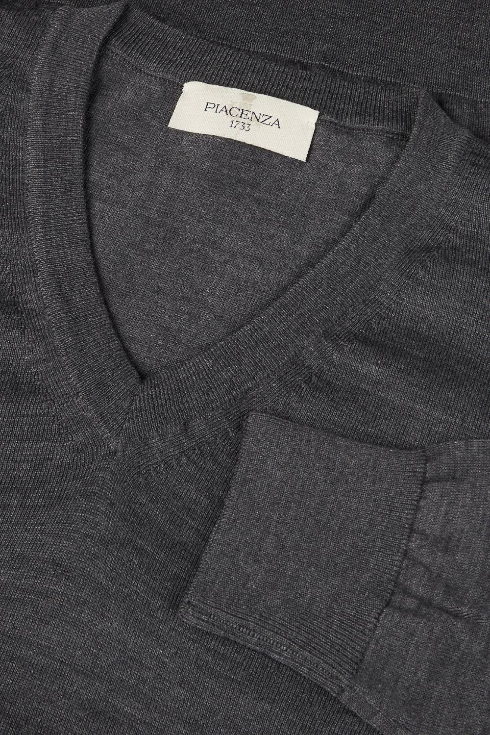 Piacenza 1733 Scollo V lana merino super fine antracite Sconto