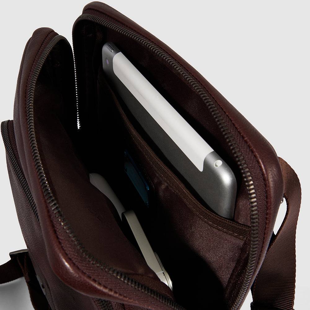 Piquadro iPad® crossbody bag Spedizione Gratuita