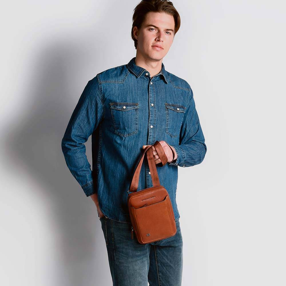 Piquadro Pocket crossbody bag with iPad®mini compartment Consegna Veloce