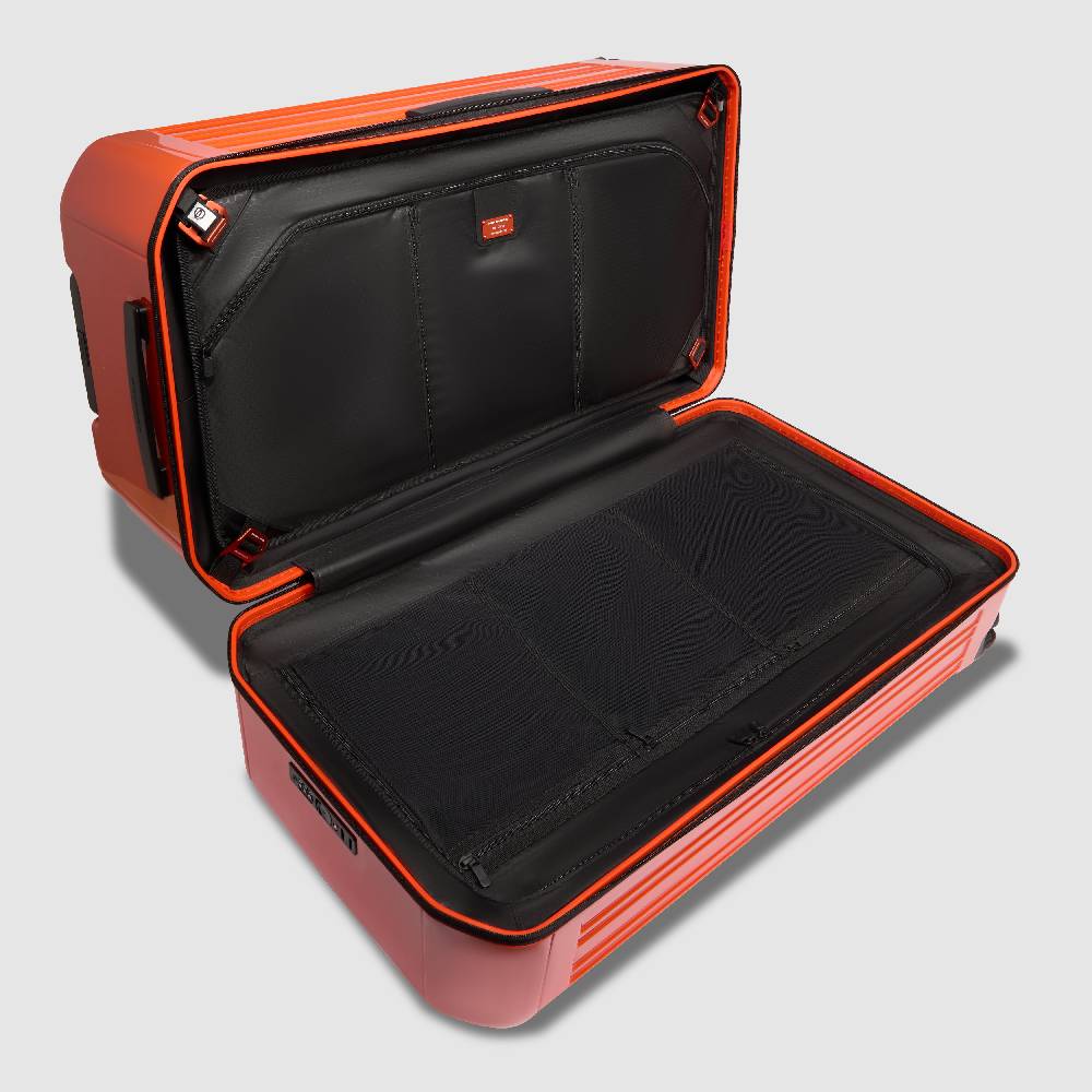 Piquadro Hardside spinner in trunk shape 2025