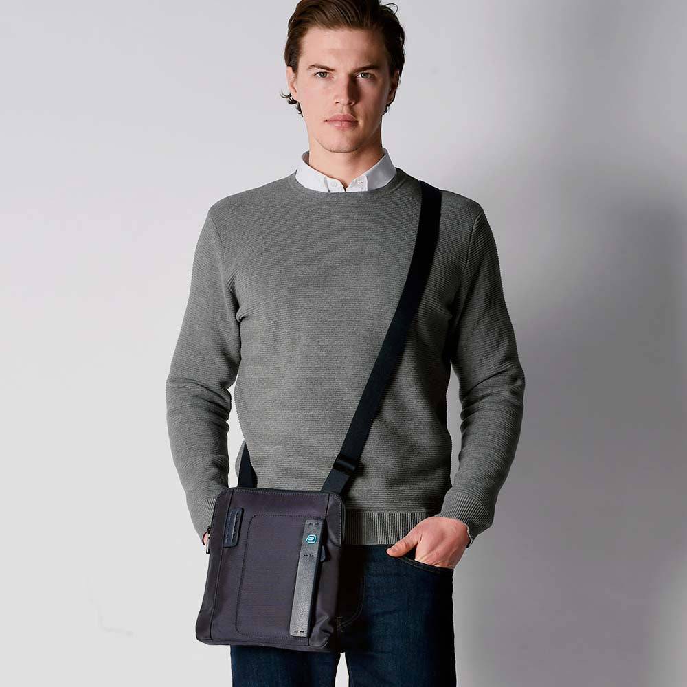 Piquadro Organised pocket cross-body bag for IPad®Air Acquista Ora