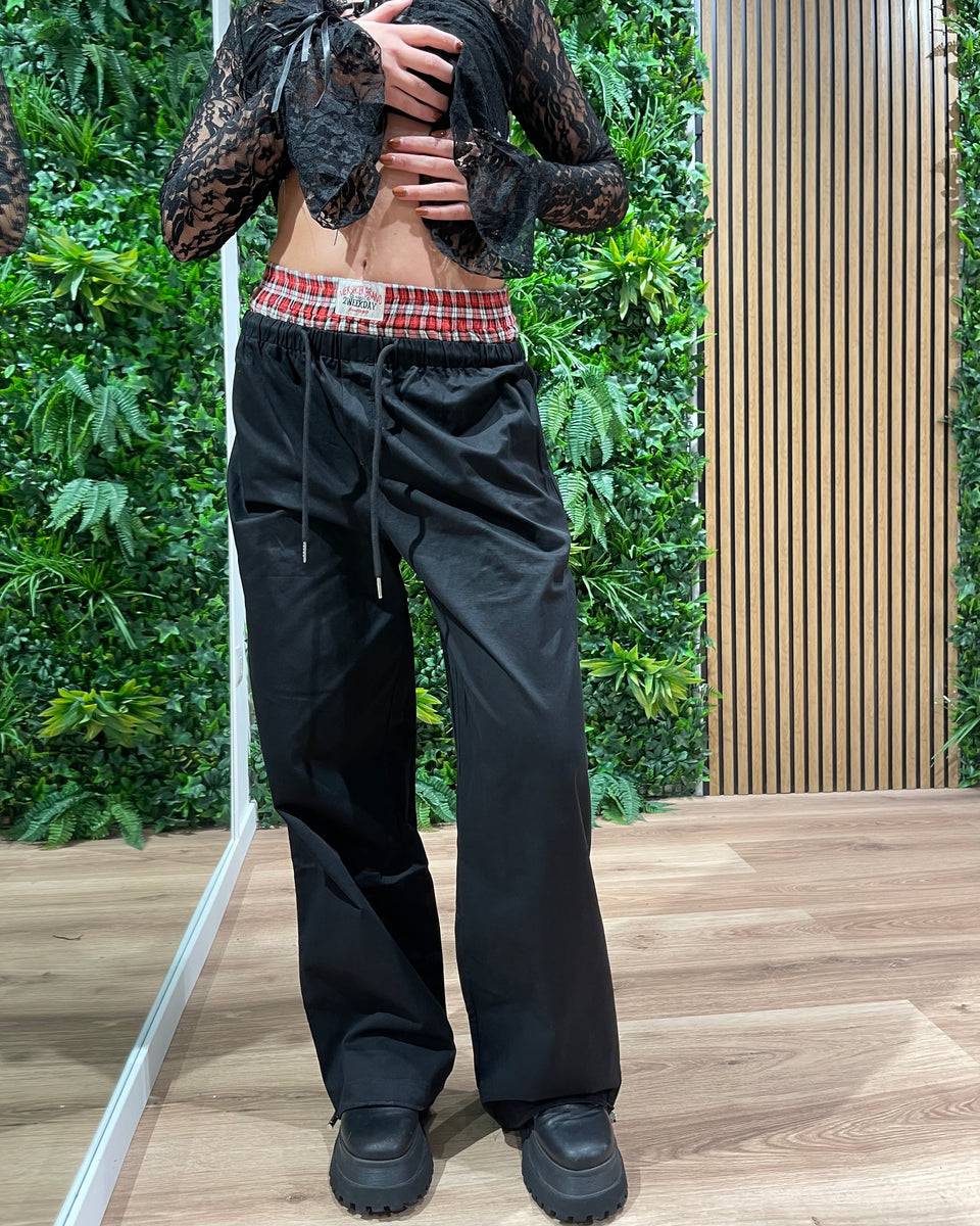 Lovely Sisters Pantalone cowboy nero Offerta