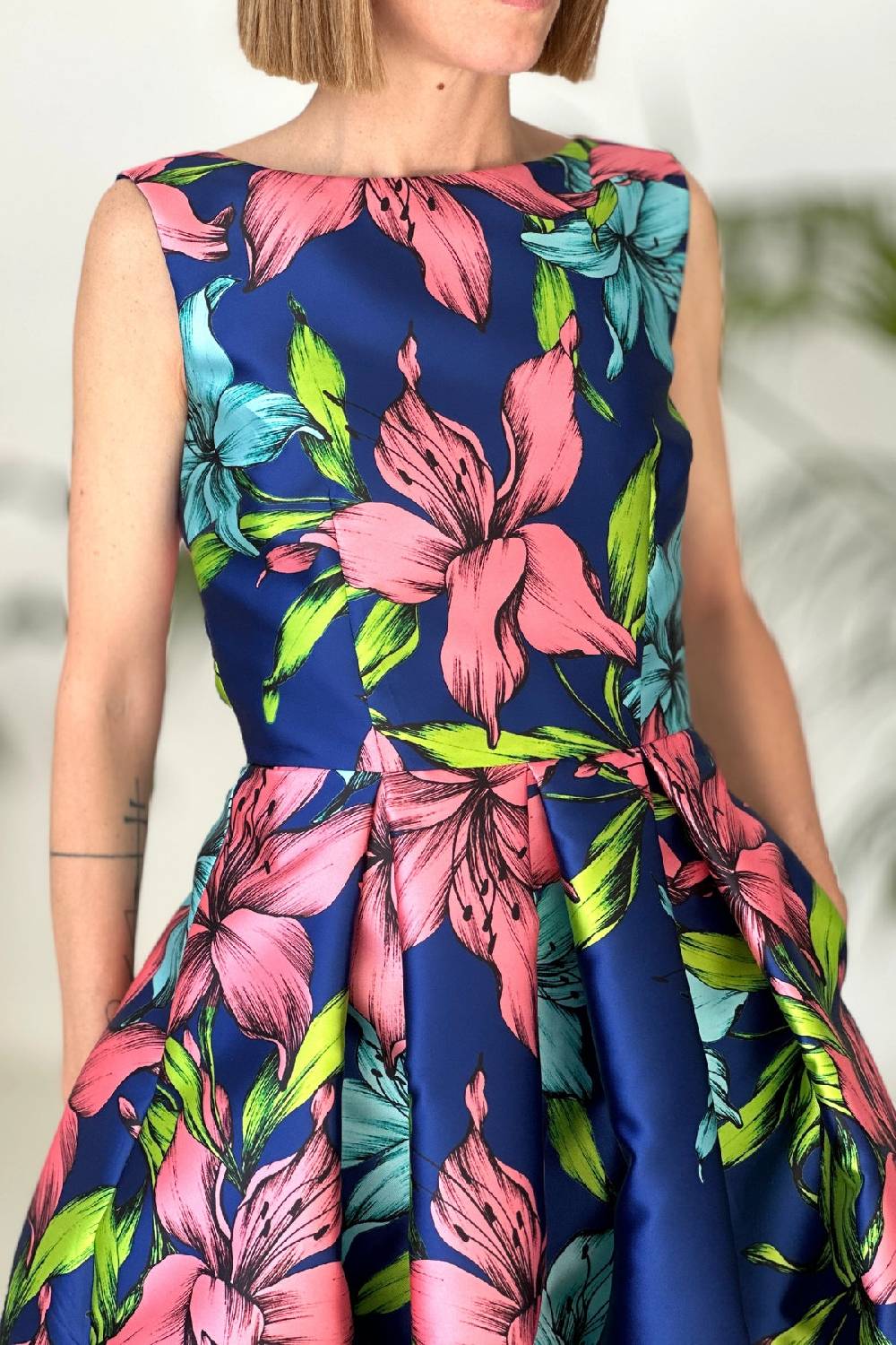 Lunatica Milano Abito Big Flower Blu V Neck Back Prezzo Ridotto