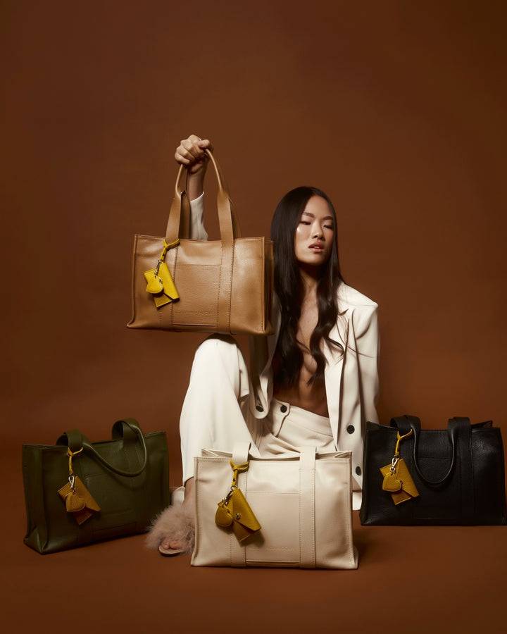 Roberta Gandolfi Tessa shopping in pelle con charms colorato e pratica tasca esterna Vendita Calda