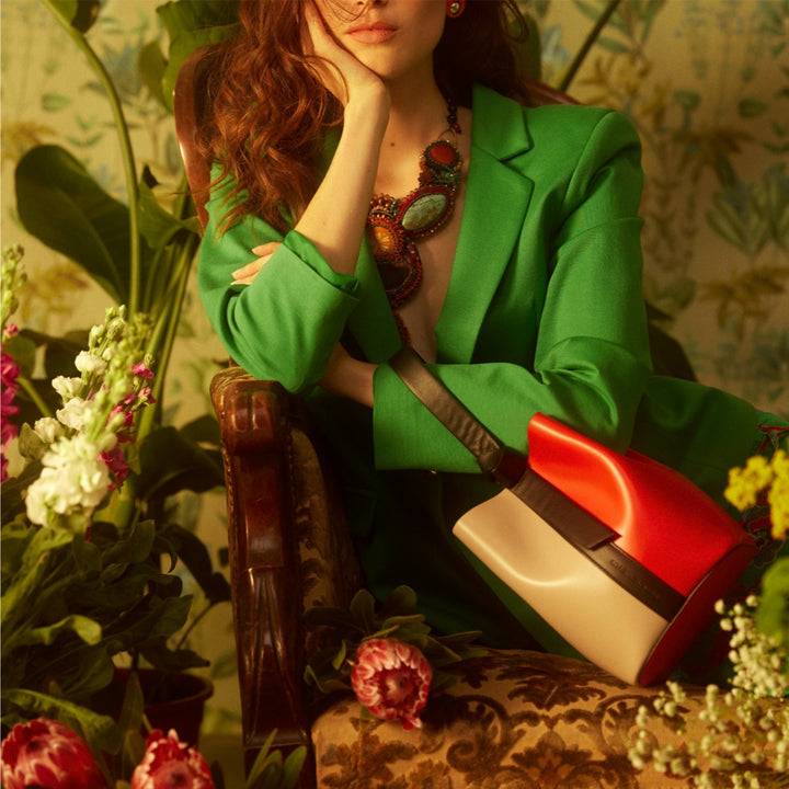 Roberta Gandolfi Cinzia Bucket small in pelle bicolor con tracolla staccabile 2025