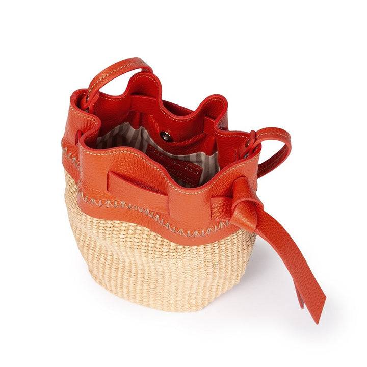 Roberta Gandolfi Ambra mini bucket in rafia e pelle martellata In Linea