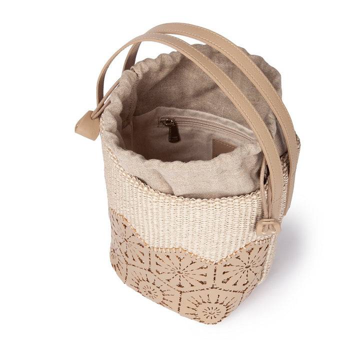 Roberta Gandolfi Giulia Bucket in rafia e pelle il pannello tagliato al laser è interamente cucito a mano con tracolla staccabile Acquista Ora