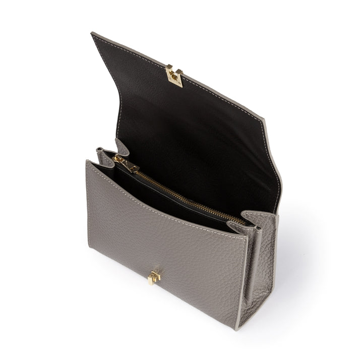 Roberta Gandolfi Elodie compact crossbody borsa in pelle con tramezza interna e tasca esterna con tracolla staccabile e regolabile Nuovo