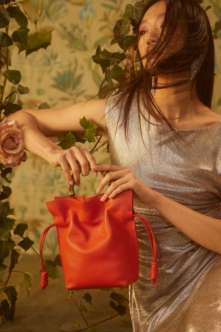 Roberta Gandolfi Silvana small borsa a mano in pelle martellata con manico in vero legno di bambù e tracolla staccabile e regolabile Fino Al -60%