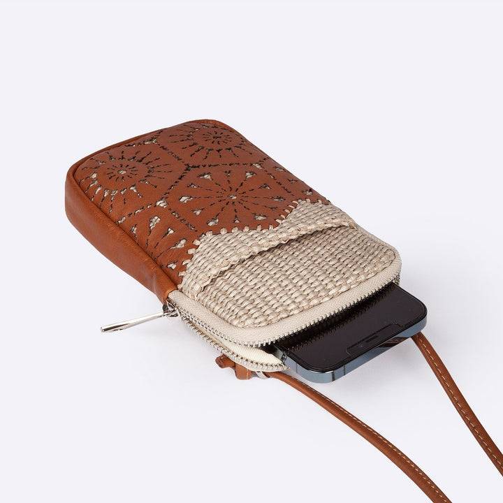 Roberta Gandolfi Giulia phone holder in rafia e pelle il pannello tagliato al laser è interamente cucito a mano con tracolla staccabile Prezzo Ridotto