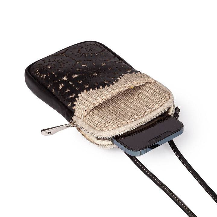 Roberta Gandolfi Giulia phone holder in rafia e pelle il pannello tagliato al laser è interamente cucito a mano con tracolla staccabile Sottocosto