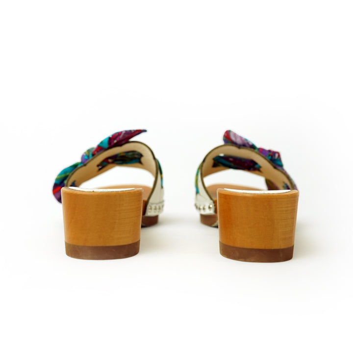 Roberta Gandolfi Lola Chain sandali in legno e pelle di vitello con fiocco stampa tropical Vendita Calda