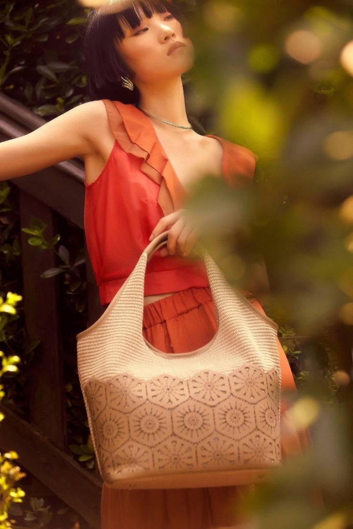 Roberta Gandolfi Giulia Hobo in rafia e pelle il pannello tagliato al laser è interamente cucito a mano Fino al 50% di sconto