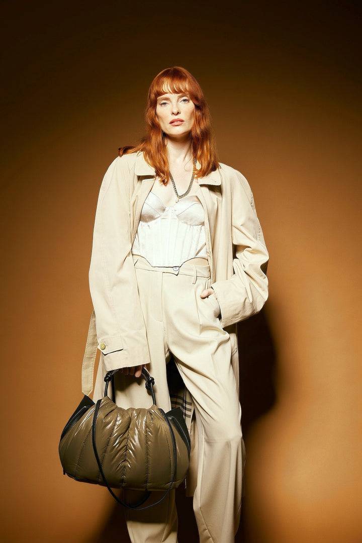 Roberta Gandolfi Naomi Balloon borsa a mano in tessuto antigoccia finiture in pelle e doppi spallacci per essere messa sulla spalla Duty-free