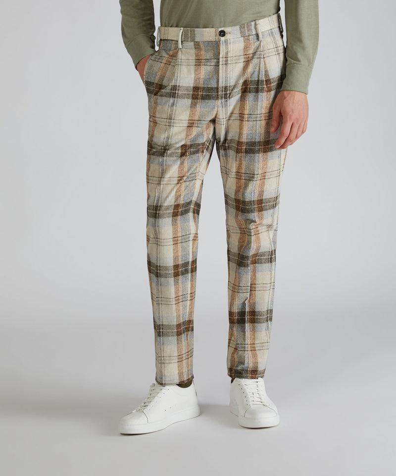Slowear Pantaloni tapered fit in velluto a coste Affare Del Giorno