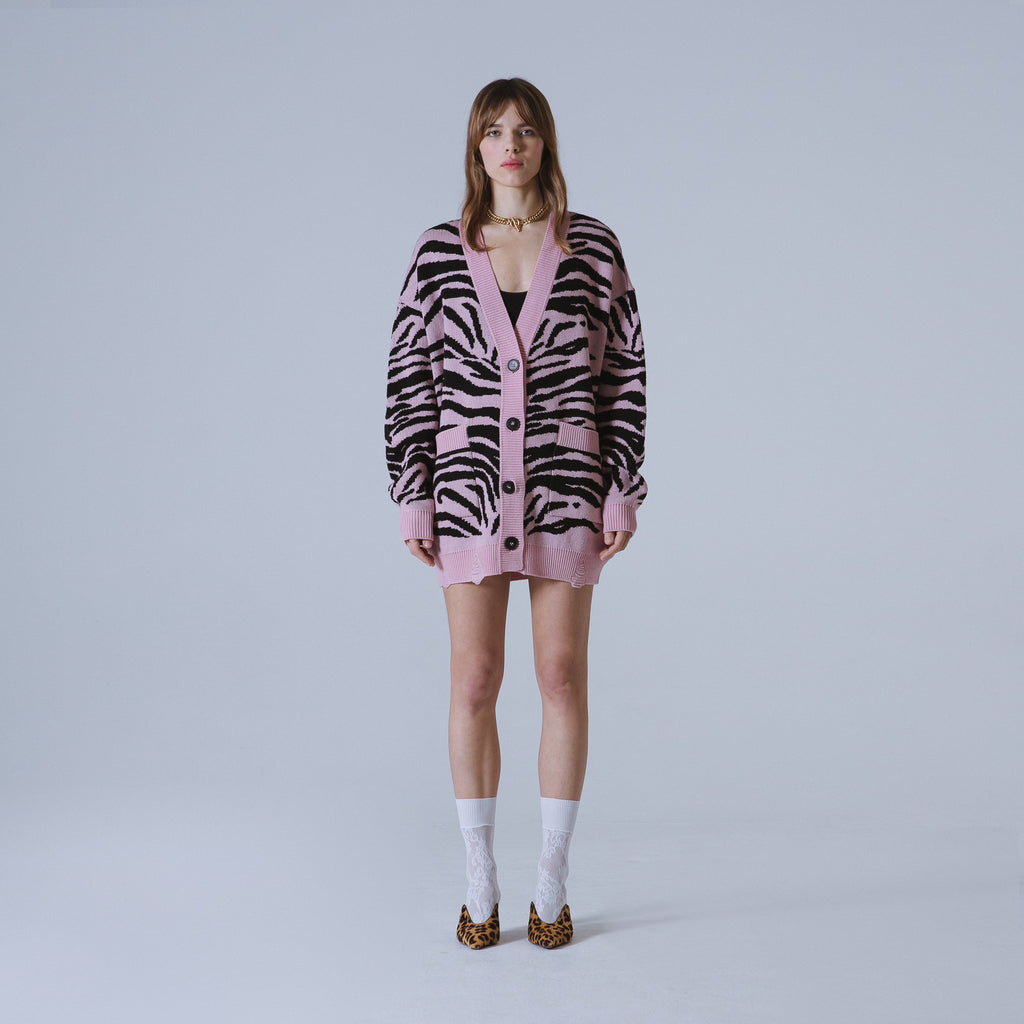 Sveta Milano Cardigan lungo jacquard Georgia in rosa e nero Presa