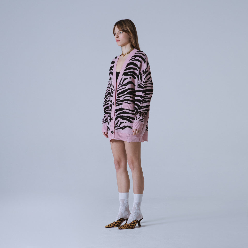 Sveta Milano Cardigan lungo jacquard Georgia in rosa e nero Presa