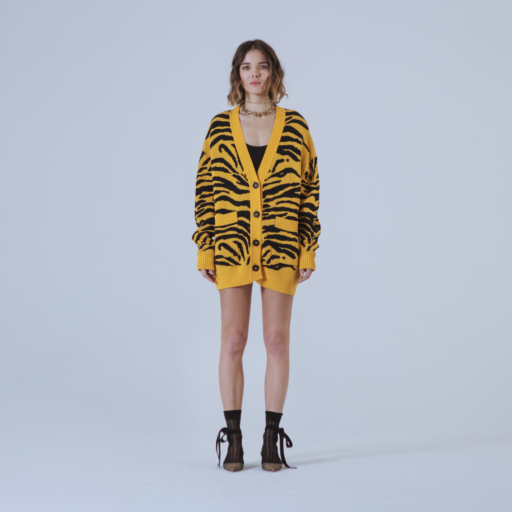 Sveta Milano Cardigan lungo jacquard Georgia in giallo e nero Offerta
