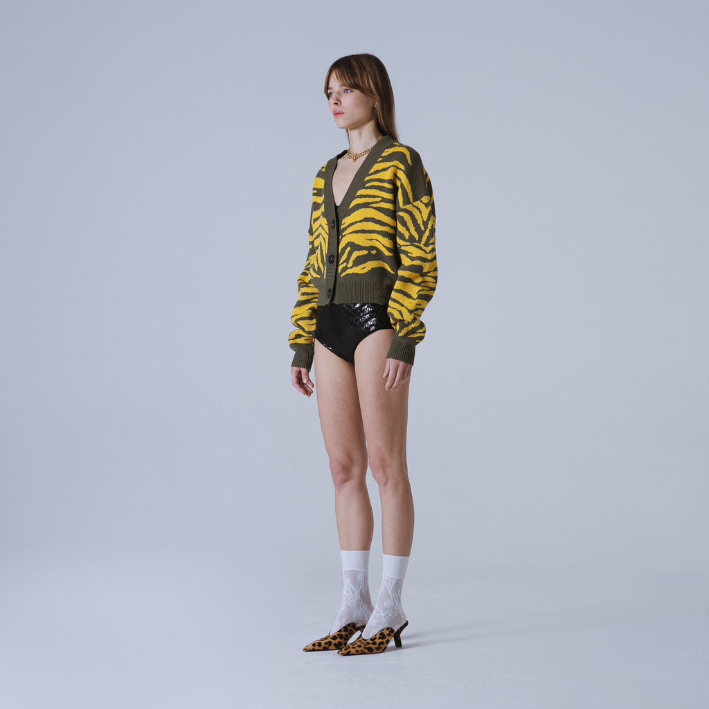 Sveta Milano Cardigan corto jacquard Dakota in verde militare e giallo Prezzo Ridotto