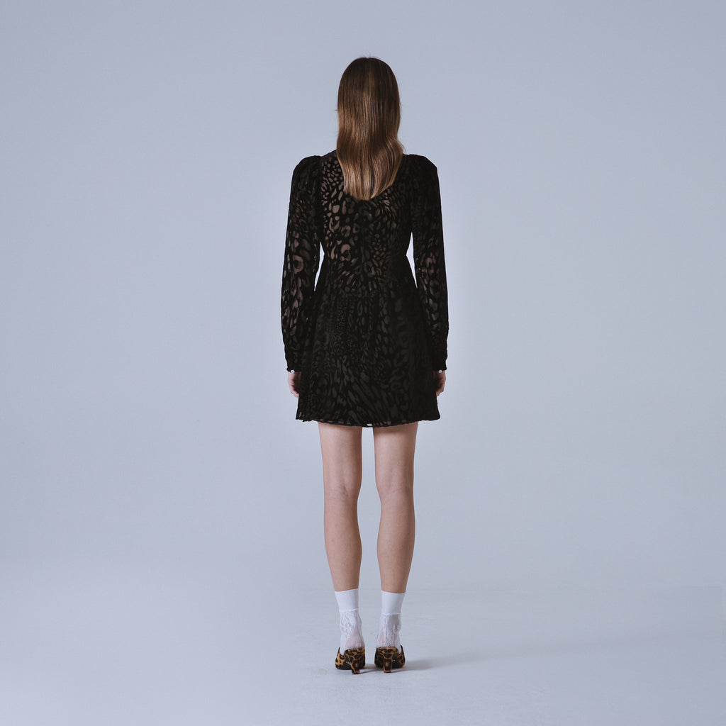 Sveta Milano Abito Oxford con motivo leopardo su velluto nero Acquista Ora