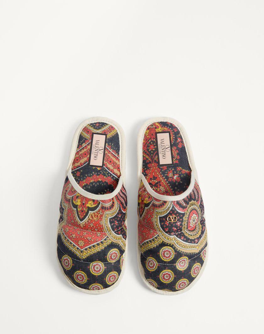 Valentino Handbags Slide Ta Chambre In Tessuto Denim Voyage Imaginaire per Uomo in Multicolor/avorio | Valentino IT Negozio
