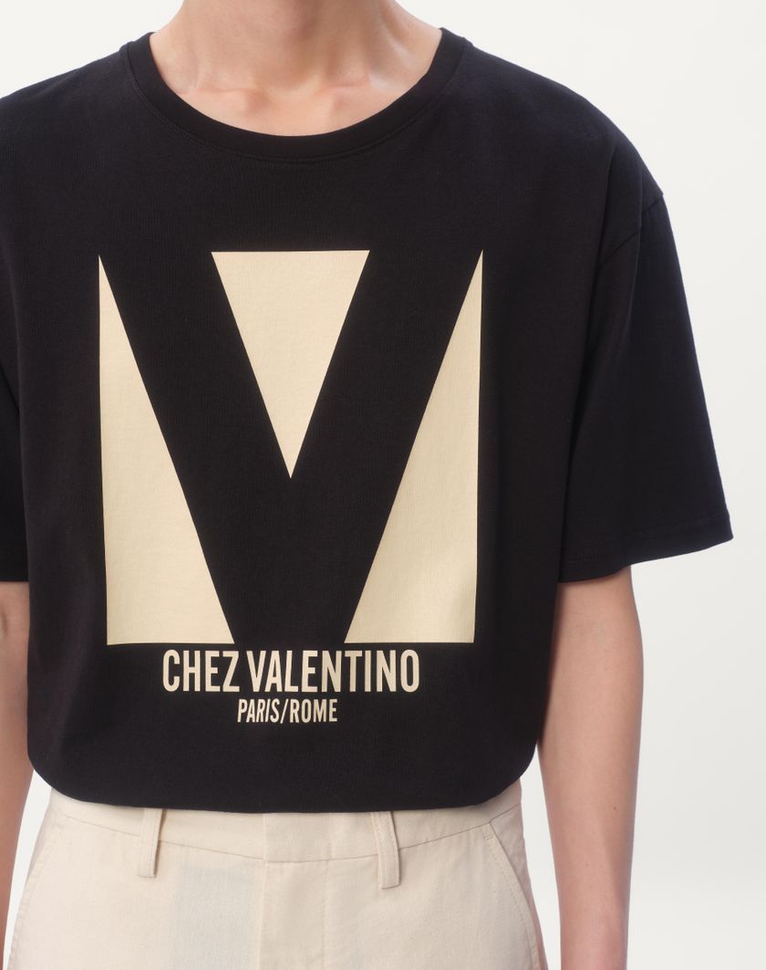 Valentino Handbags T-shirt In Cotone Con Stampa Chez Valentino per Uomo in Avorio | Valentino IT Vendita