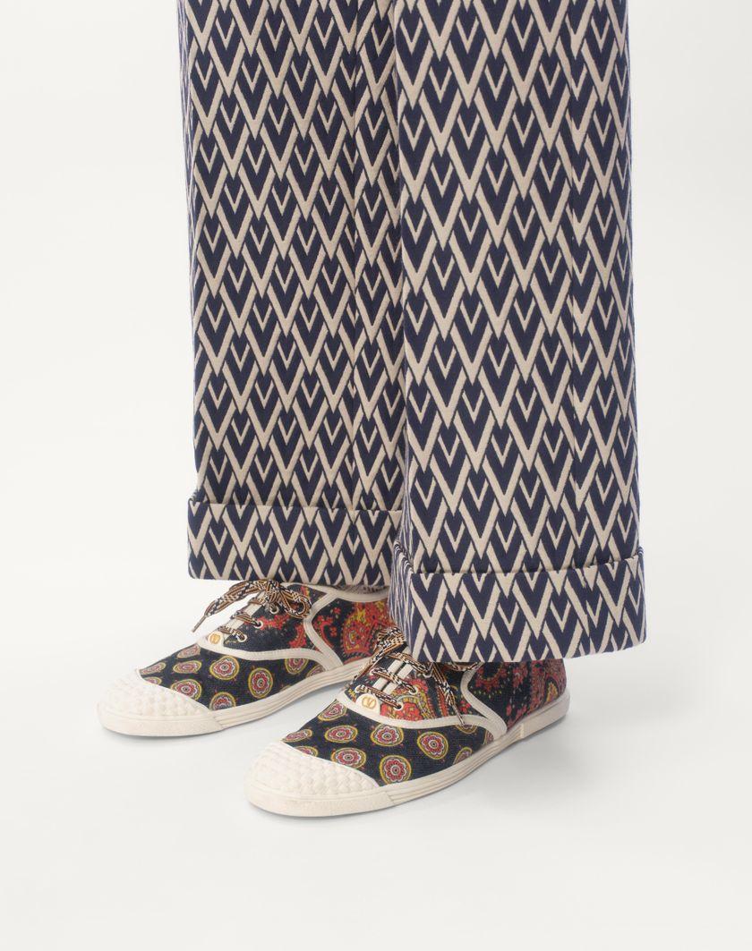 Valentino Handbags Sneaker Bay By Bay In Tessuto Denim Voyage Imaginaire per Uomo in Multicolor/avorio | Valentino IT Vendita Calda