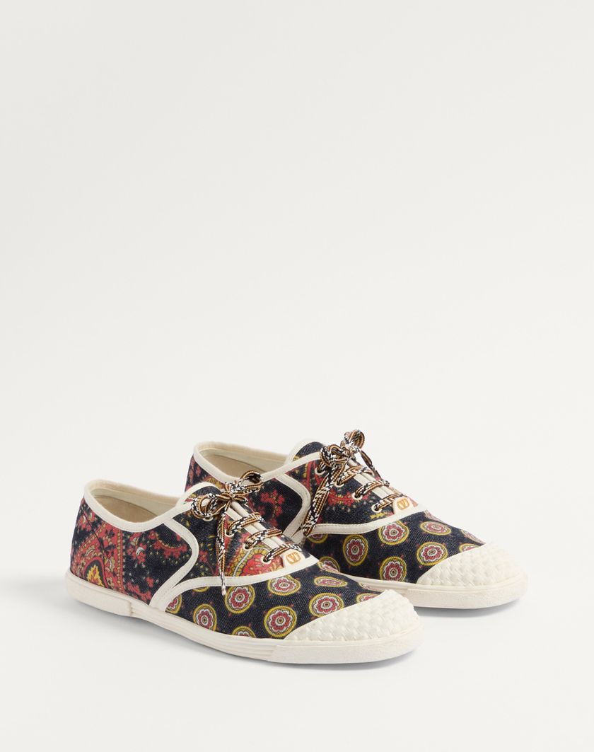 Valentino Handbags Sneaker Bay By Bay In Tessuto Denim Voyage Imaginaire per Uomo in Multicolor/avorio | Valentino IT Vendita Calda