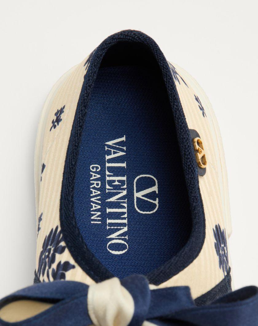 Valentino Handbags Sneaker Ballerina Bay By Bay In Tessuto Papier Floral per Donna in Blu/avorio | Valentino IT Sottocosto