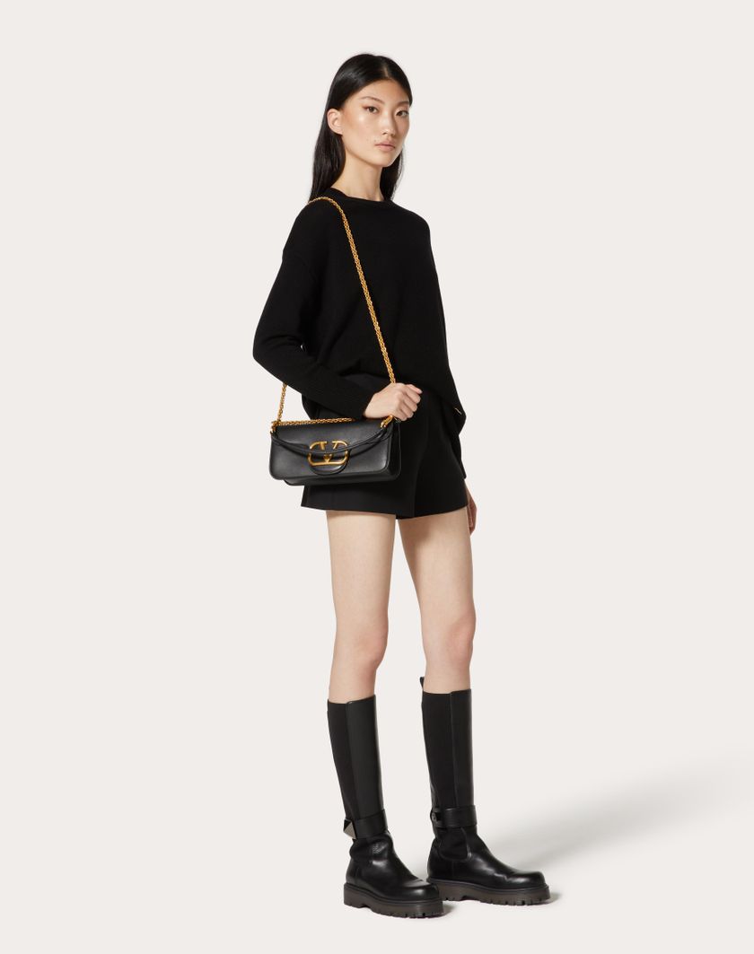 Valentino Handbags Borsa A Spalla Valentino Garavani Locò In Vitello per Donna in Nero | Valentino IT In Saldo