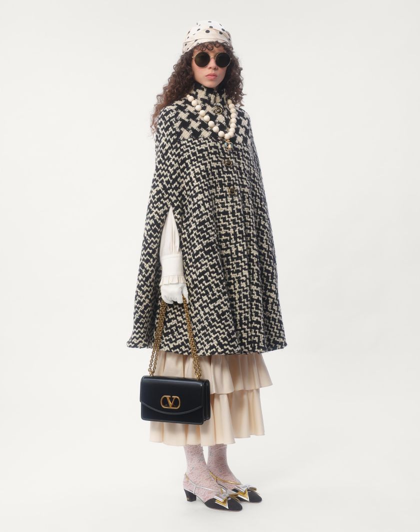 Valentino Handbags Cappa In Geometric Tweed per Donna in Avorio/nero | Valentino IT Spedizione Gratuita