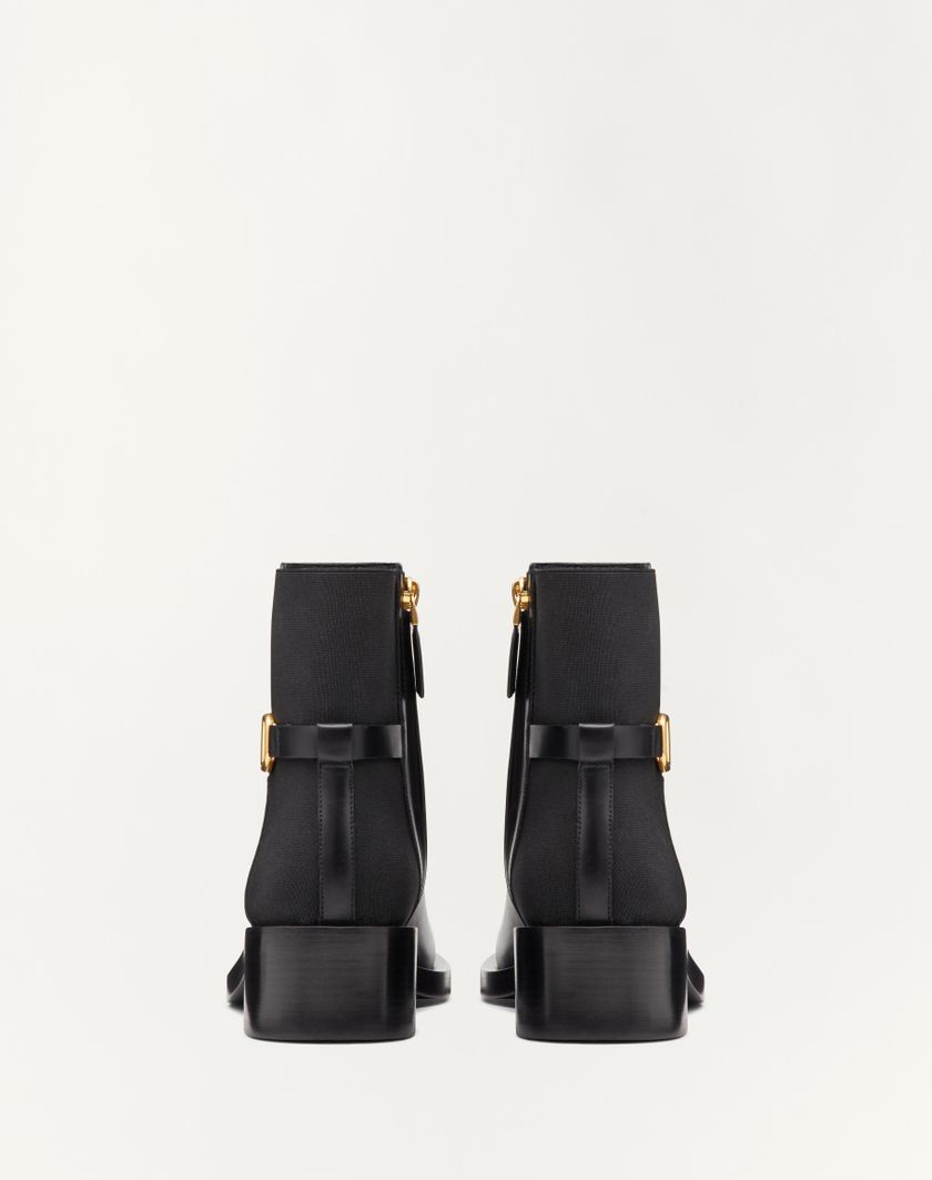 Valentino Handbags Stivaletto Vlogo Signature In Vitello 30mm per Donna in Nero | Valentino IT Fino al 50% di sconto
