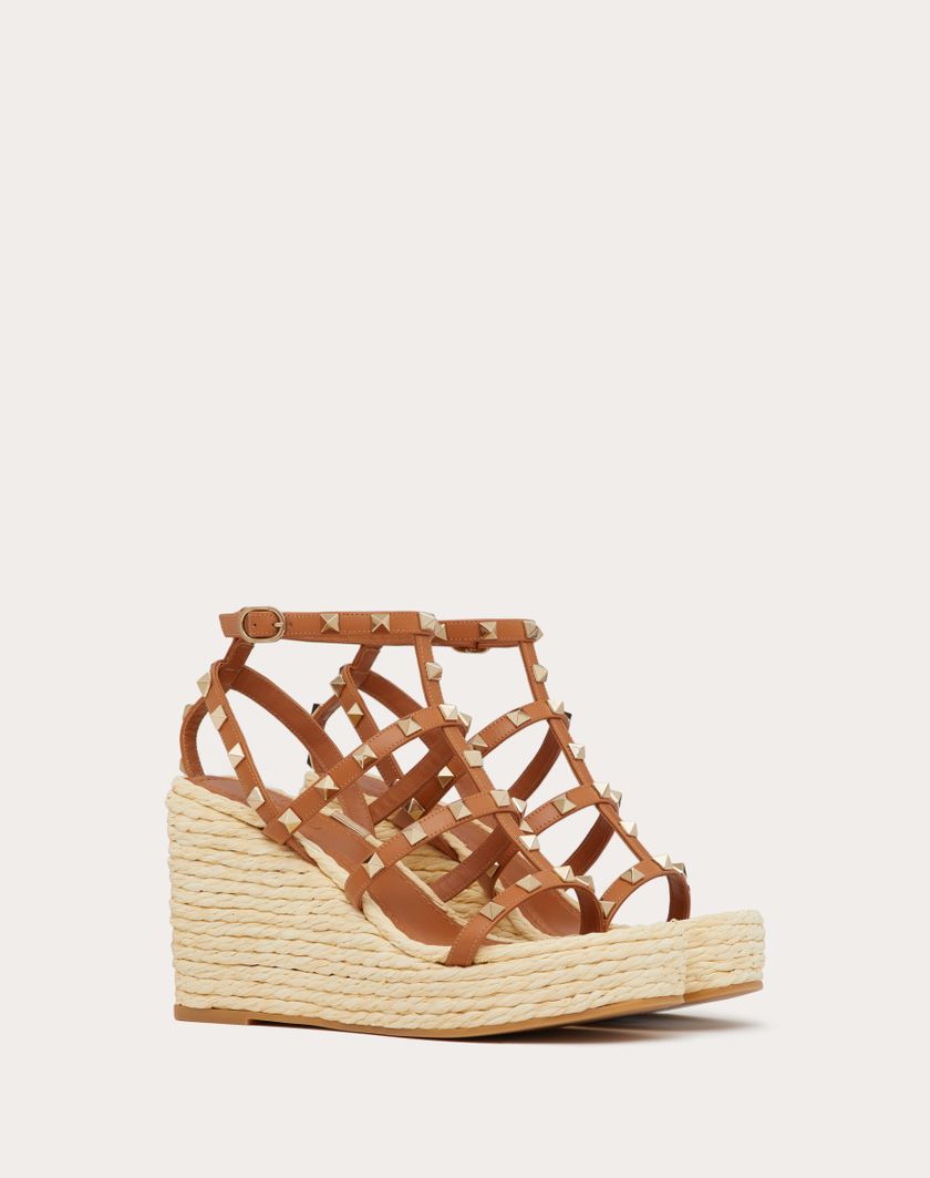 Valentino Handbags Sandalo Zeppa Rockstud Con Cinturini in Vitello 95mm per Donna in Naturale/mandorla | Valentino IT Sconto