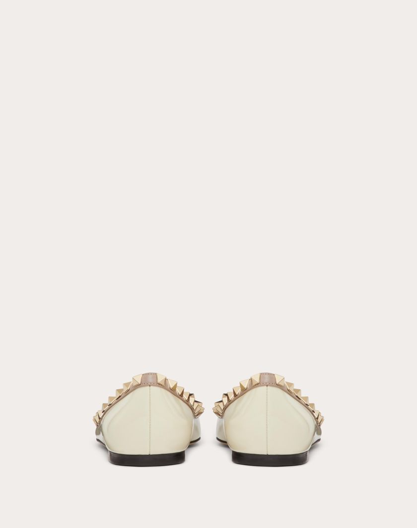 Valentino Handbags Ballerina Rockstud In Vernice per Donna in Avorio/poudre | Valentino IT Offerta speciale della fabbrica