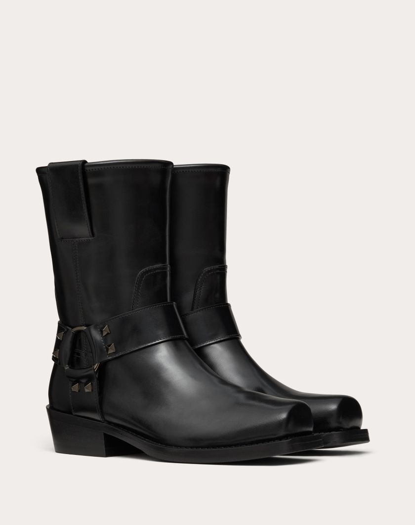 Valentino Handbags Stivaletto Biker Rockstud In Vitello 40mm per Donna in Nero | Valentino IT Italia