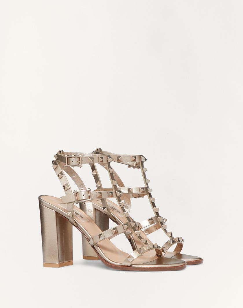 Valentino Handbags Sandalo Rockstud In Vitello Metallizzato Con Cinturini 90mm per Donna in Skin | Valentino IT Affare Del Giorno