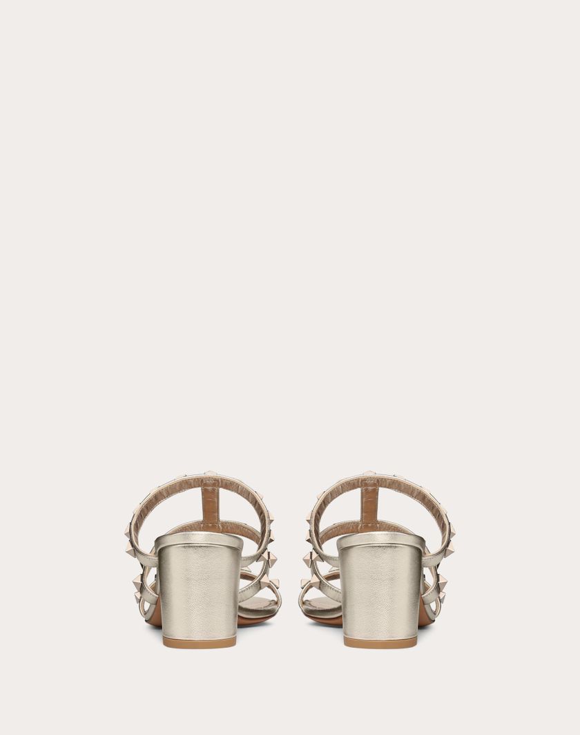 Valentino Handbags Sandalo Slider Rockstud In Vitello Metallizzato 60mm per Donna in Skin | Valentino IT Convenienza
