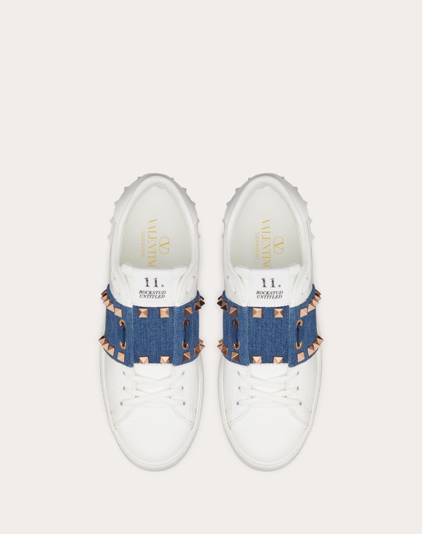 Valentino Handbags Sneaker Rockstud Untitled In Vitello Con Banda In Denim per Donna in Denim/bianco | Valentino IT Offerta esclusiva
