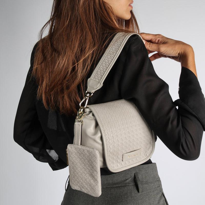 ALMALA PUFFY BAG | CEMENTO Soddisfazione Garantita
