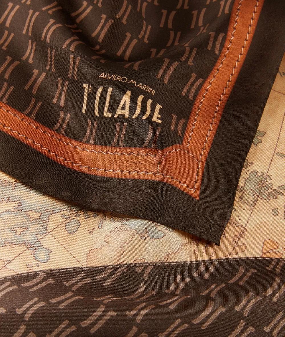 Alviero martini 1a classe Geo Iconic Mix foulard in seta 90x90 Cioccolato In vendita